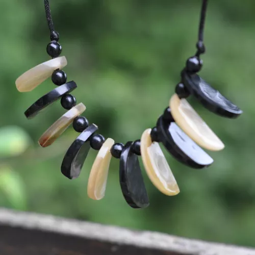 Collier aux dix demi-lunes