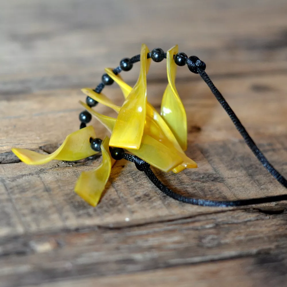 Collier Torsades jaunes – vue 3