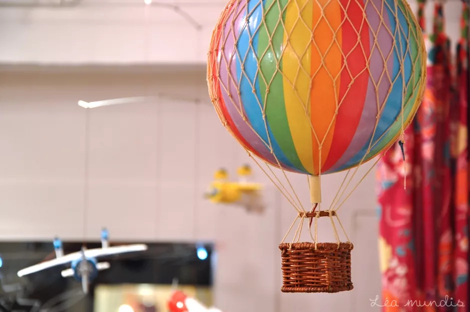 Montgolfière 18cm arc-en-ciel – vue 2