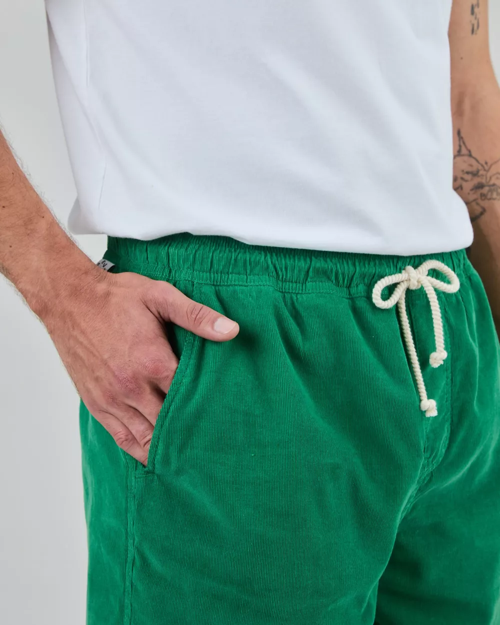 Short Homme en velours milleraies fin vert – vue 5