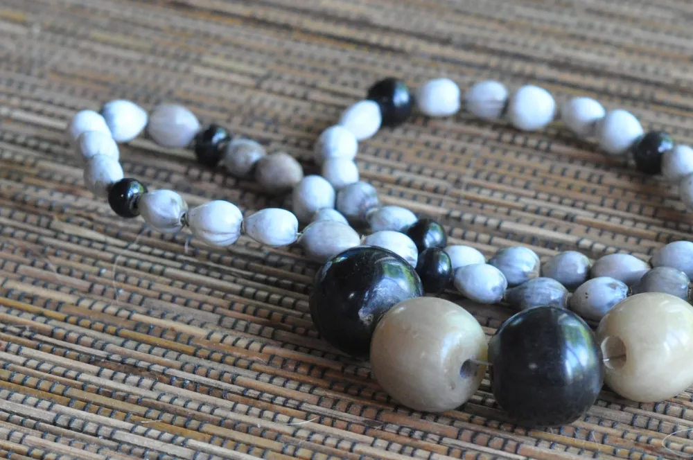 Collier corne et graines – vue 2