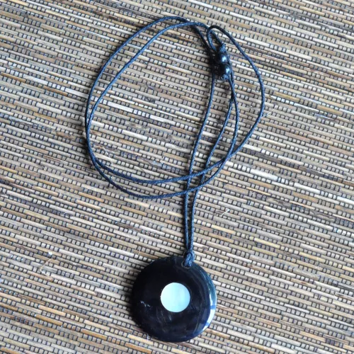 Collier pendentif rond avec nacre