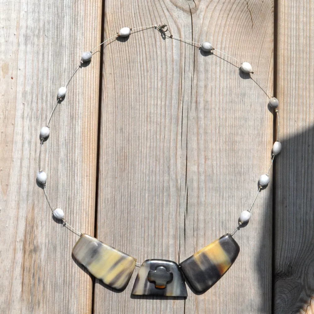 Collier VOKOVOKO – vue 3