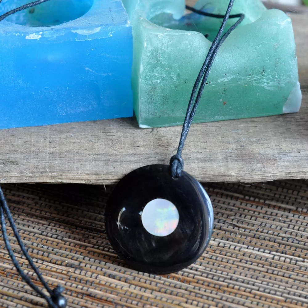 Collier pendentif rond avec nacre – vue 2