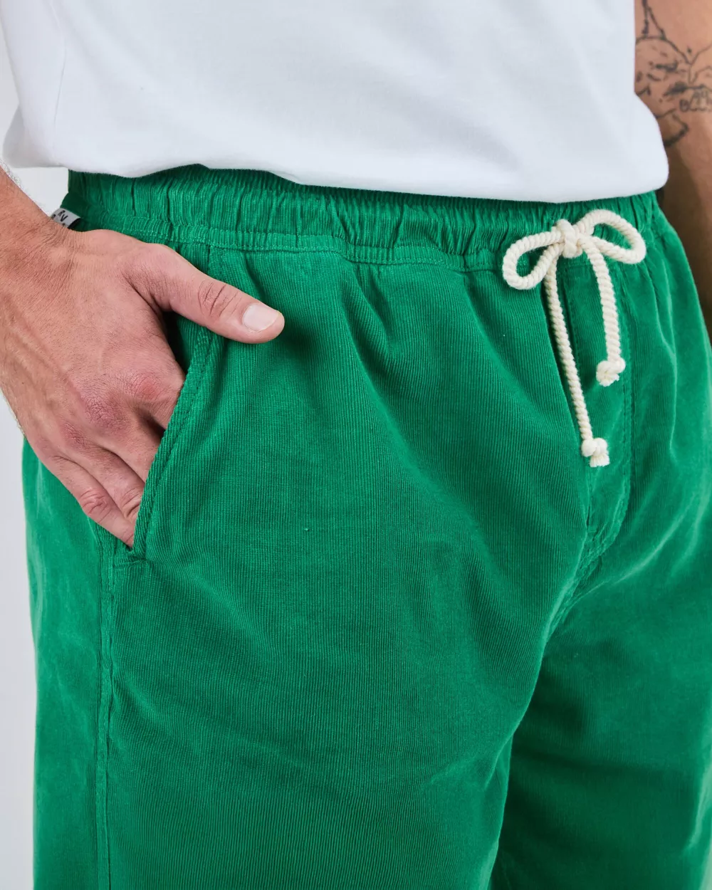 Short Homme en velours milleraies fin vert – vue 2