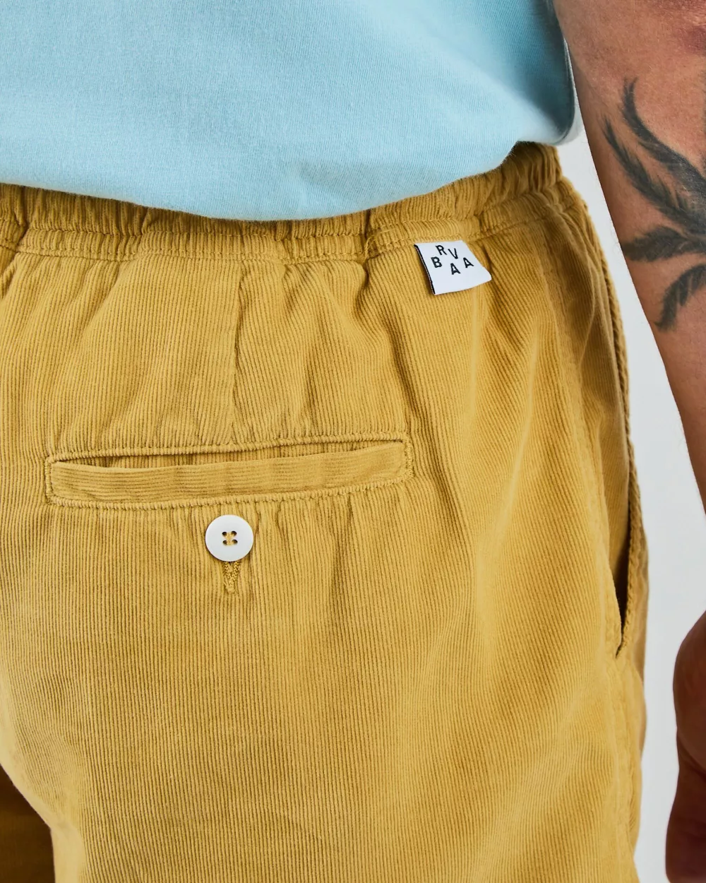Short Homme en velours milleraies fin moutarde – vue 2